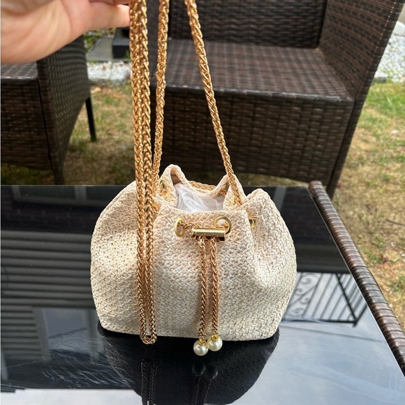 Elegant Cream Woven Bag with Gold Chain - Picture 4 of 7